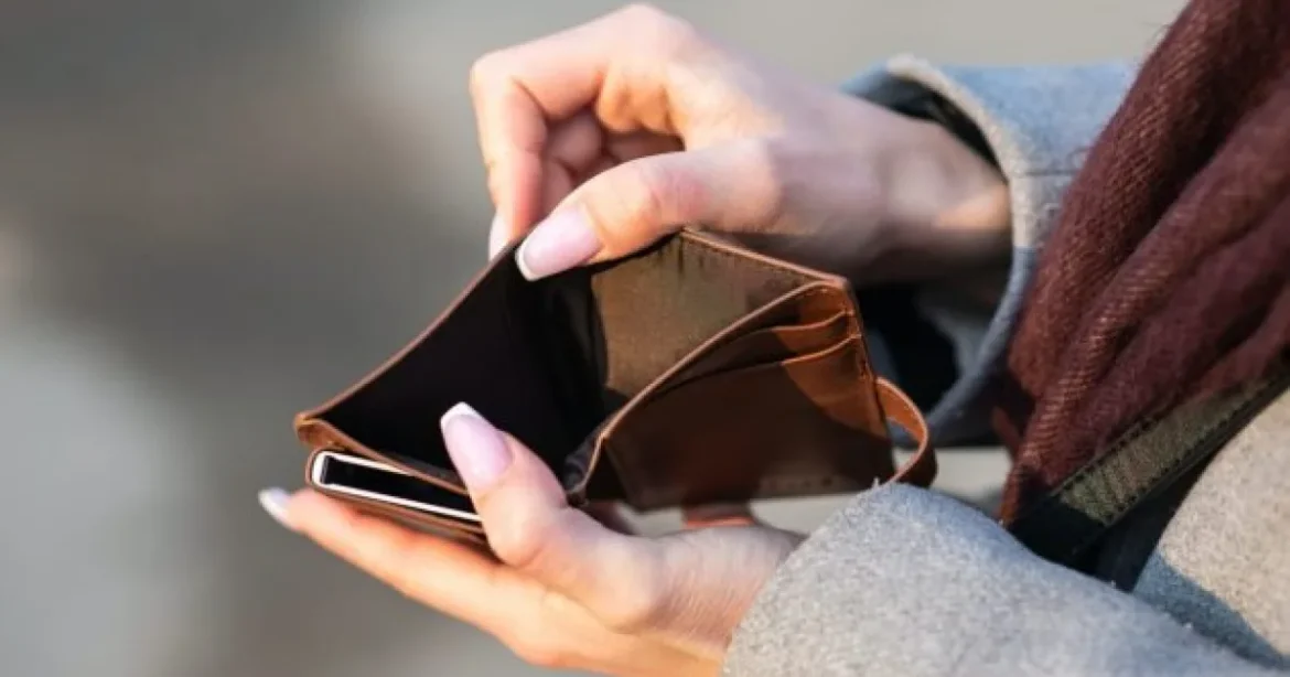 Doar 26% dintre consumatorii români se simt confortabil financiar