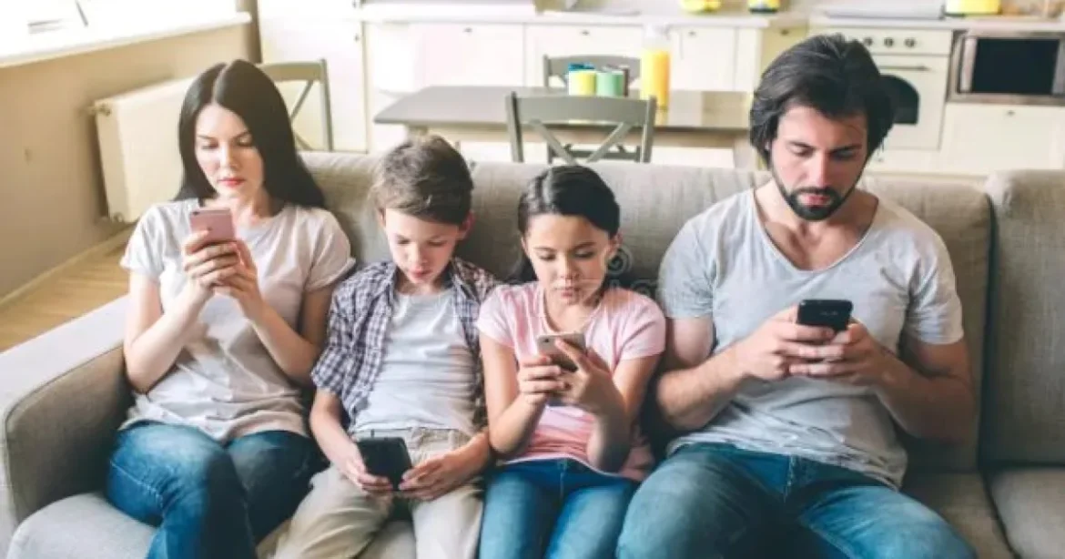 Orange România a lansat SaferPhone pentru copii. Cât costă un pachet complet