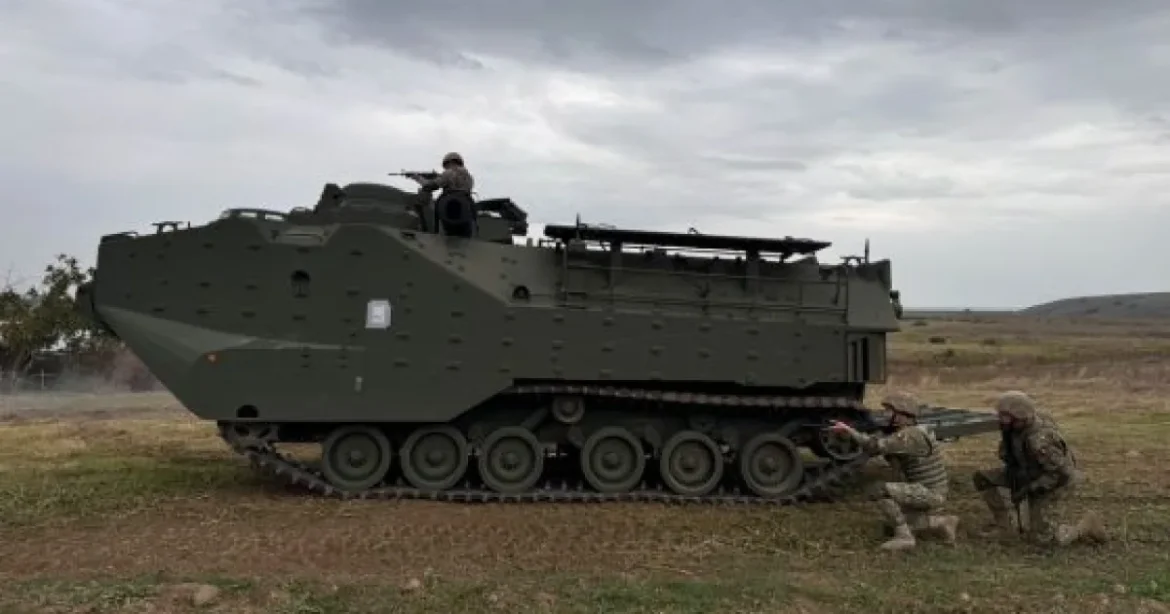 SUA anunță livrarea către România a primelor nouă vehicule amfibii de asalt