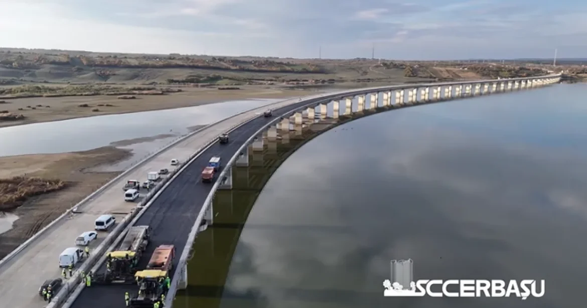Un tronson de autostradă s-ar putea deschide în noiembrie. Șantierul durează de 20 de ani