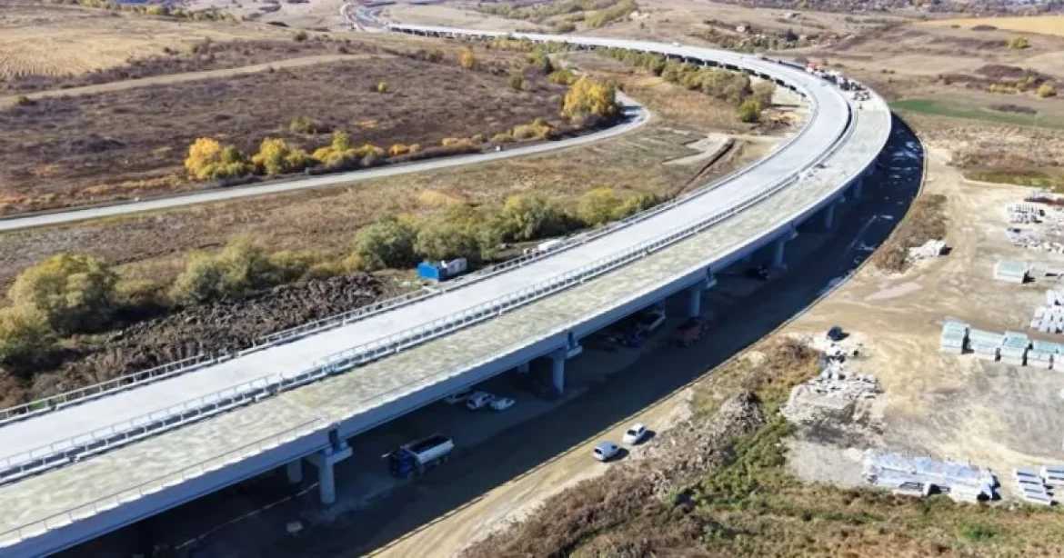 A început asfaltarea celui mai lung viaduct de autostradă din România, pe A3 Transilvania