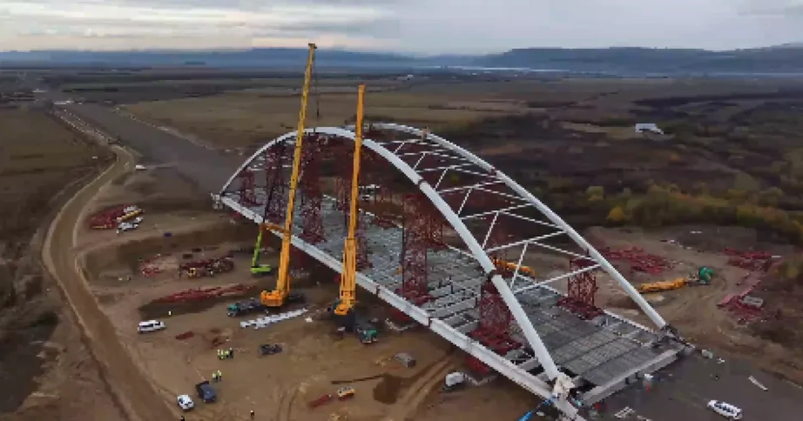 A13 Sibiu – Făgăraș: începe montarea ultimului segment la primul pod în arc
