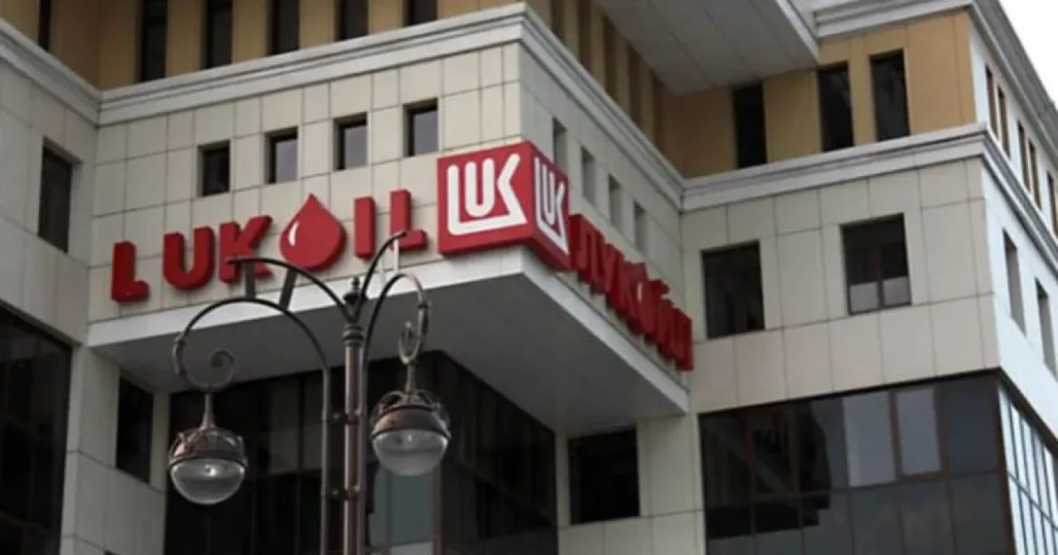 Carlyle se retrage din cursa pentru activele Lukoil