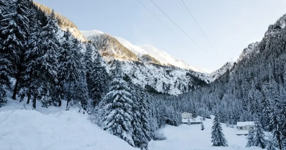 Cât costă cazarea de Sărbători la munte sau în alt oraș. Prețuri în 30 de localități