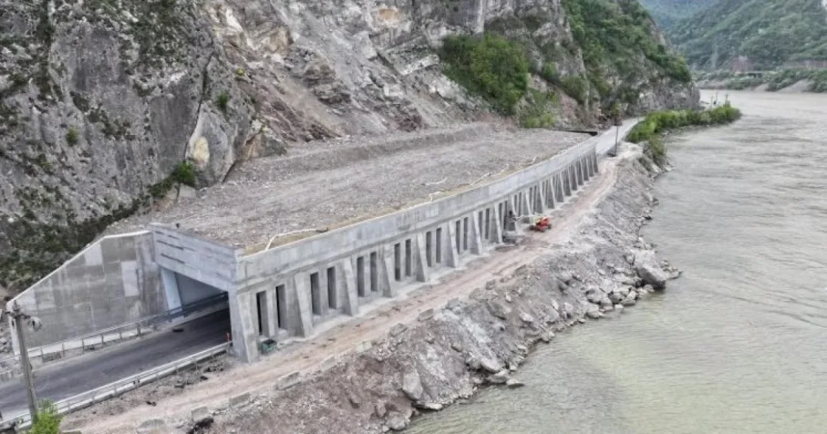 Centura Călimănești: Contract semnat pentru consolidarea DN 7CC. Cât vor dura lucrările
