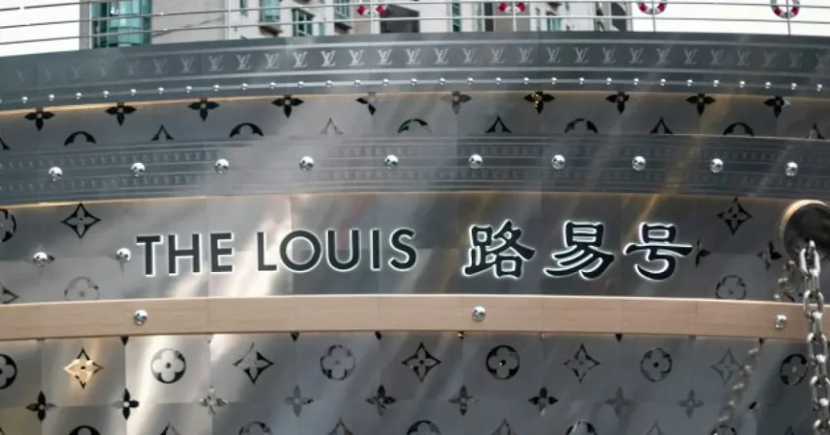Chinezii renunță la luxul nou de la LVMH și Hermès și trec masiv la second-hand