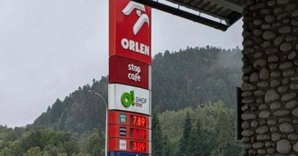 Cinci directori ORLEN, reținuți pentru scăderea prea mare a prețului carburanților