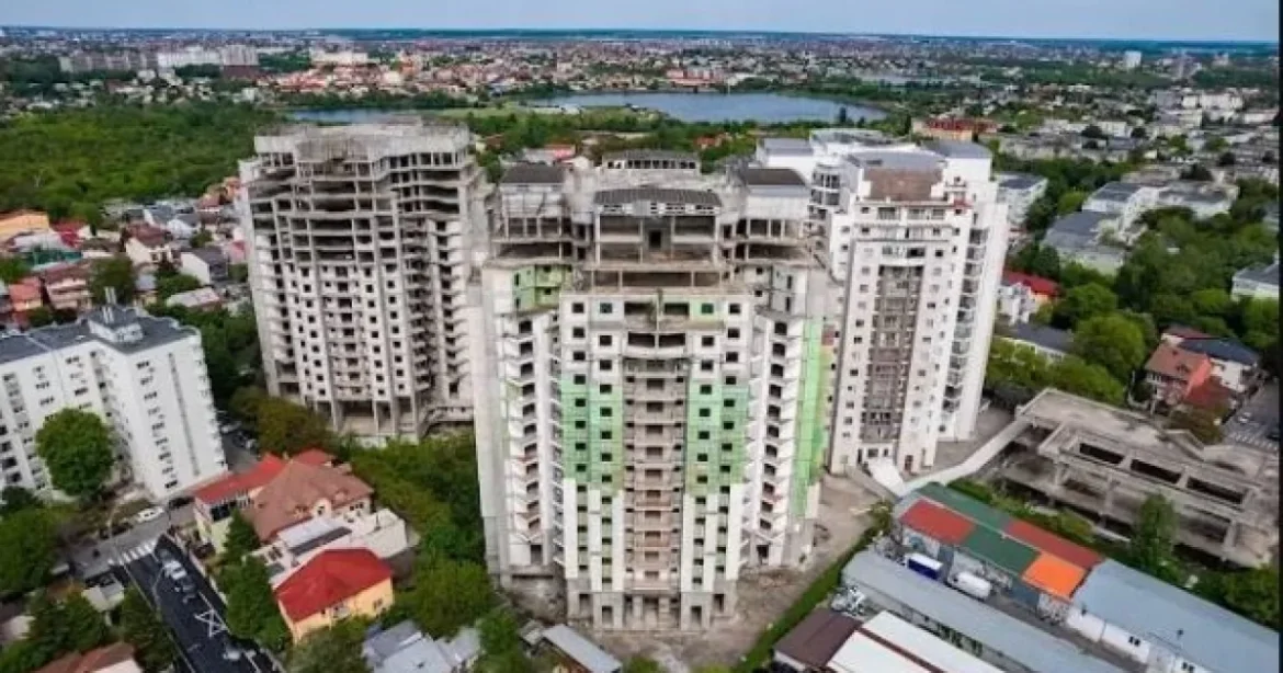 Cine reia după 20 de ani construcția blocurilor-fantomă Planorama din București