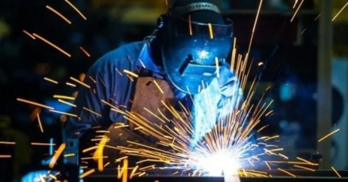 Comenzile noi din industria prelucrătoare, în scădere cu 2,8% în primele opt luni
