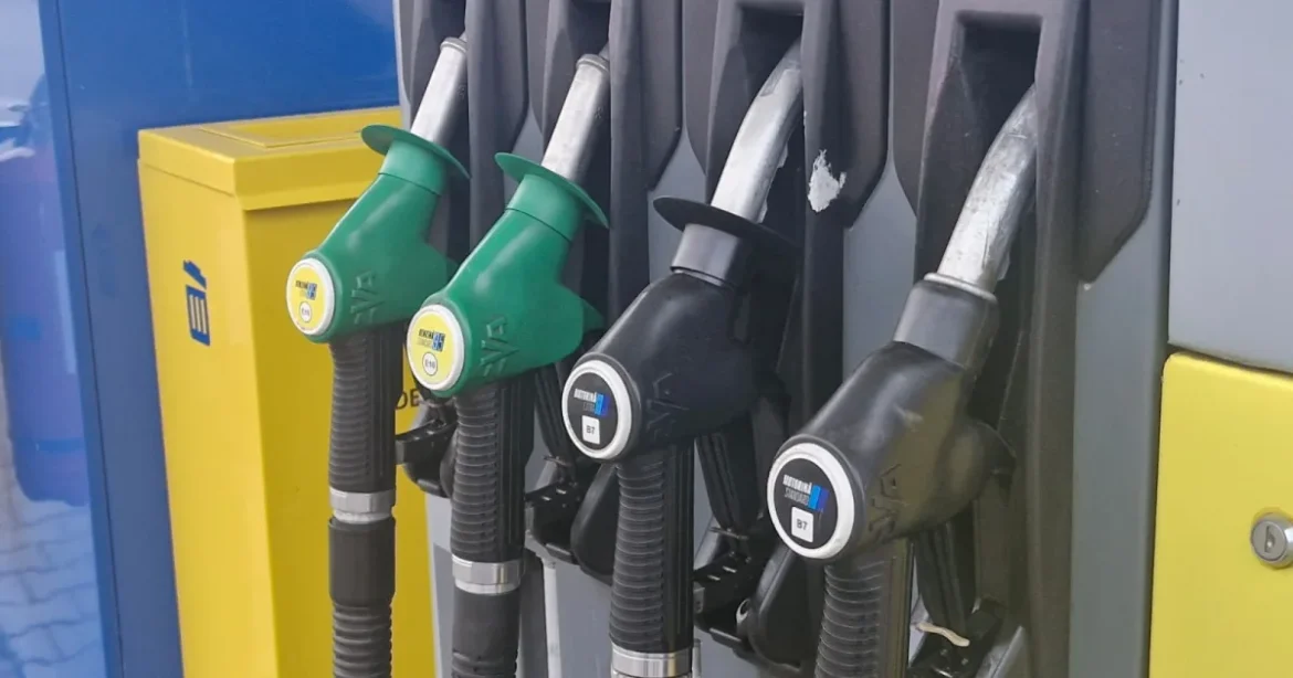 Crește din nou prețul benzinei. Noi scumpiri la pompă de azi