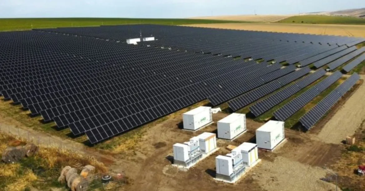 Firma lui Augustin Oancea instalează baterii la două parcuri fotovoltaice din Gorj