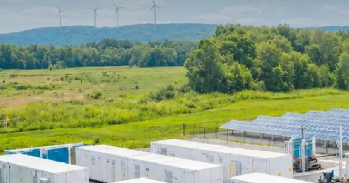 HELLENiQ anunță baterii de 500 MW în România până în 2029, după 180 MW regenerabili
