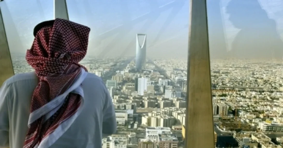 Houthi din Yemen anunță lovirea aeroportului din Riad și a unei rafinării Aramco