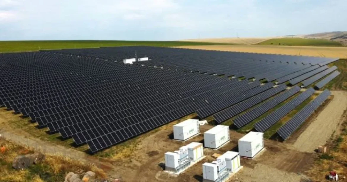 Investitorii turci pregătesc proiecte solare și stocare în baterii în România