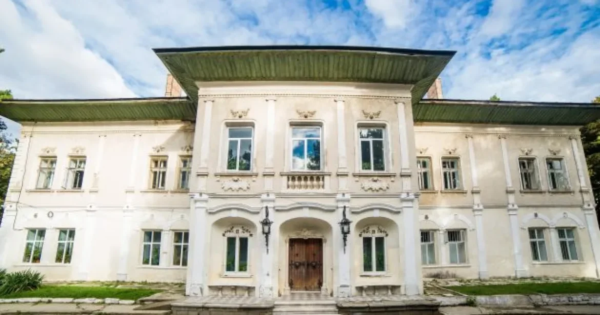 Palate, cule și conace, vândute. Castelul Cantacuzino-Ghica Deleni, redus cu 50.000 €
