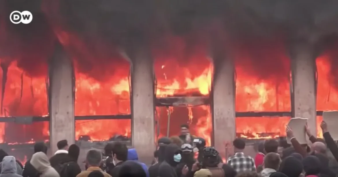 Paris: 855 de arestări la protestele față de școli și scumpiri