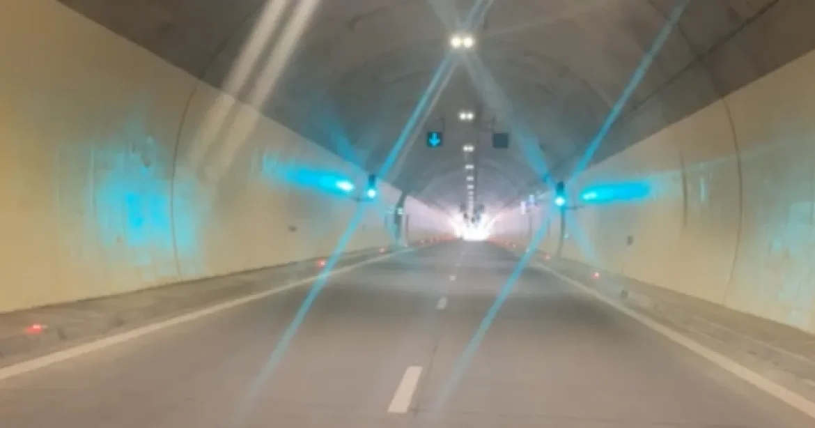 Test de semnal în primul tunel de autostradă din România, pe A1 Sibiu - Pitești