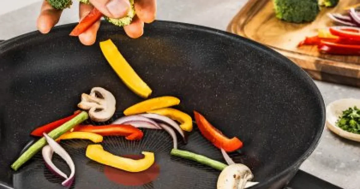 Tigăile antiaderente, amenințate? Tefal riscă proces, UE pregătește reguli noi