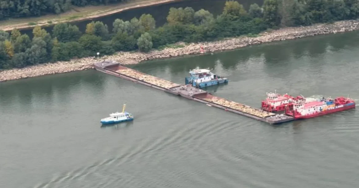 Trafic fluvial blocat pe Dunăre la km 280; 30 de nave imobilizate