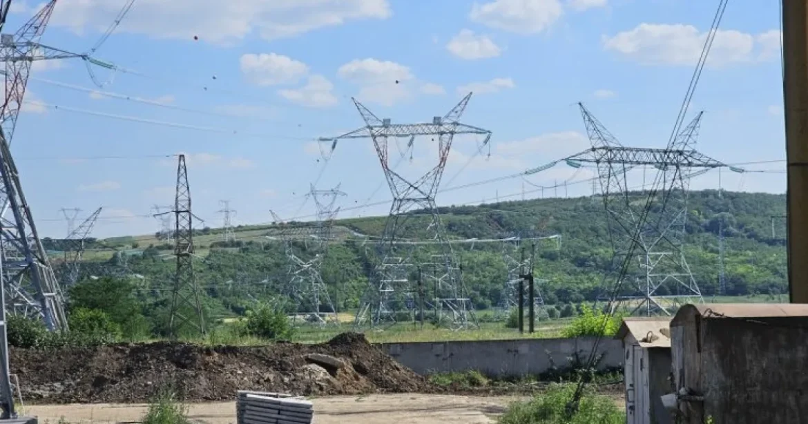 Transelectrica avansează cu două linii de 400 kV în nordul Moldovei