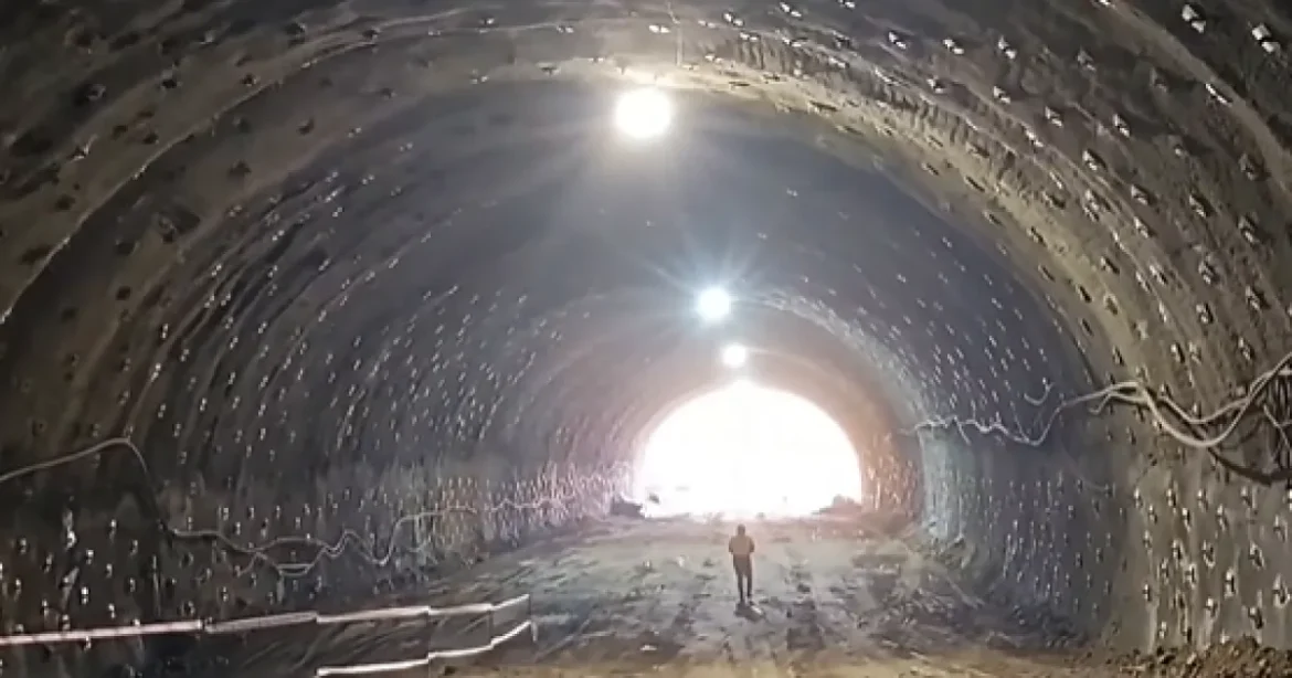 Tunel nou străpuns pe A1 Sibiu-Pitești, anunță șeful CNAIR