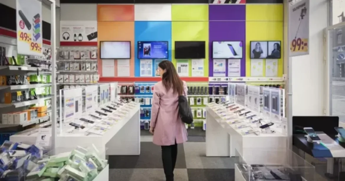 Vânzările globale de smartphone-uri ating cel mai scăzut nivel din ultimii 14 ani