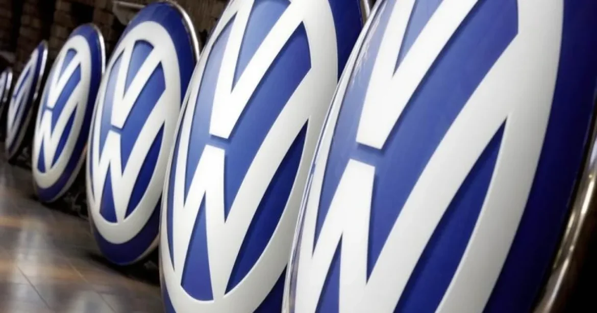 Volkswagen taie 100.000 de posturi. Angajații amenință cu greve din ianuarie
