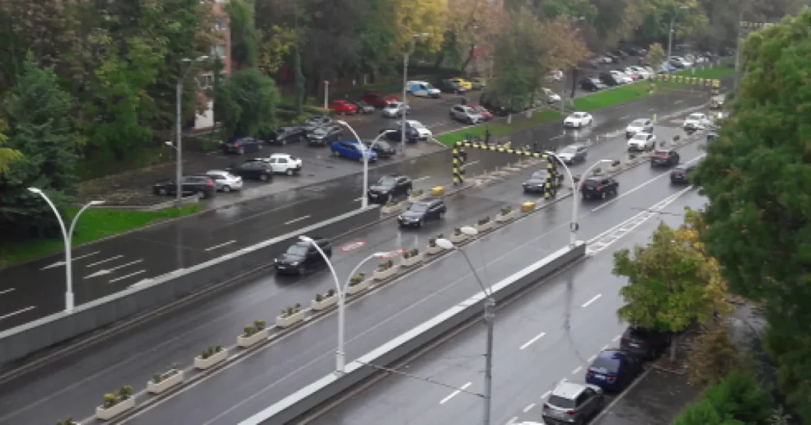 Vreme închisă în București până luni dimineața, cu ploi și vânt moderat