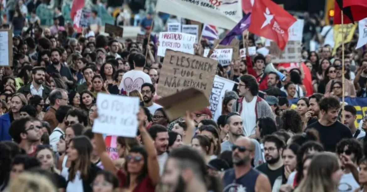Zeci de mii de portughezi, în stradă la Lisabona din cauza crizelor